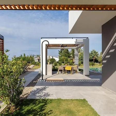 Summer Pearls Luxury Villa Polychrono