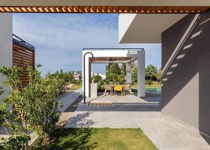 Summer Pearls Luxury Villa Polychrono